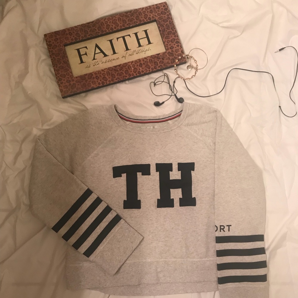 💥💥Sold Tommy Hilfiger Graphic Pullover 🔥🔥🔥